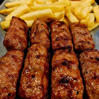 Ćevapi s prilogom