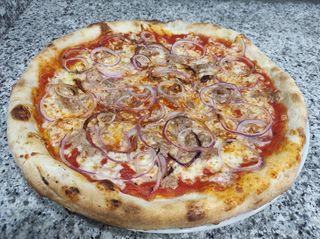 Pizza Tonno E Cipolla (L)