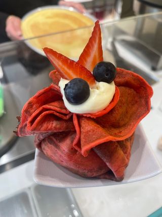 Fagottino chantilly e frutti di bosco