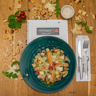  Salată Caesar cu mozzarella