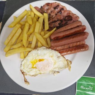 Bacon, Patatas Fritas Y Huevo Frito