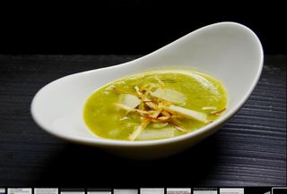 Juha od poriluka i tartufate