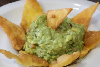 Totopo Con Guacamole