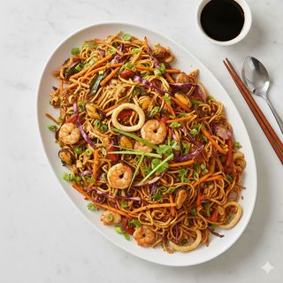 Kottu parota/ con verdure e frutti di mare