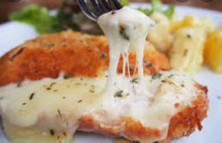 Bifinho de frango no pão com bacon/queijo