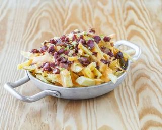Batata Frita com Cheddar e Bacon