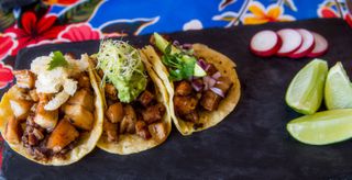 Taco De Chicharrón Y Queso Del País (3 Uds.)
