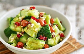 Insalata di cetrioli 拍黄瓜