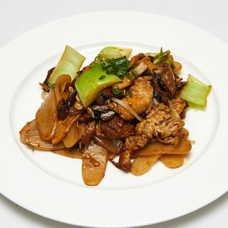 #30 Pastel de arroz frito con tocino chino