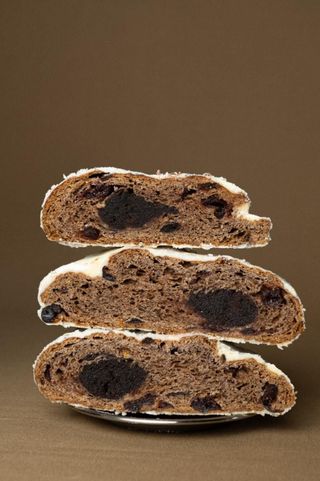 Штолен з маком, вишнями та марципаном, 600 г