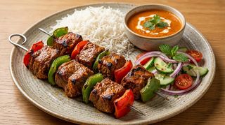Lamb Tikka Con Ensalada Y Arroz