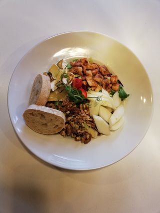 Sałatka z grillowanym kurczakiem