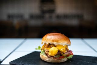 JM chickengrill megaburger