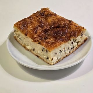 Placinta cu branza sarata si chimen