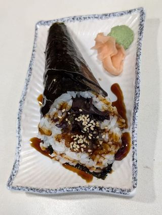 Temaki de anguila (1 pza.)