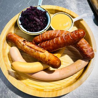 Assorted sausages for 2 persons