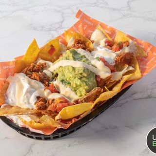 PERSONALIZA TUS NACHOS GRANDES