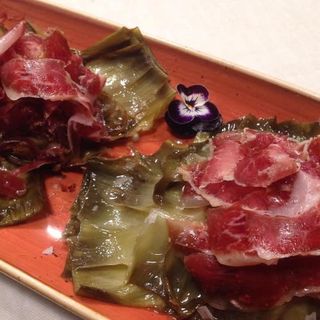 Flores De Alcachofa Confitadas Con Jamón Ibérico
