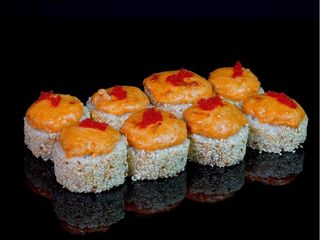 Uramaki zapiekane z łososiem pieczonym 8 szt.