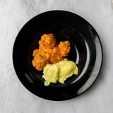 Ćufte u paradajz sosu sa pireom