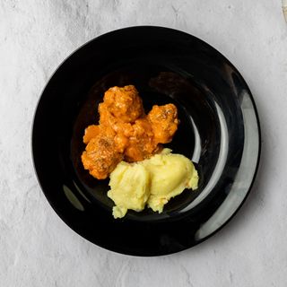 Ćufte u paradajz sosu sa pireom