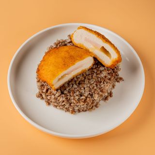 Гречана каша з котлетою кордон-блю (250г)