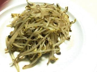 germogli di soia saltati