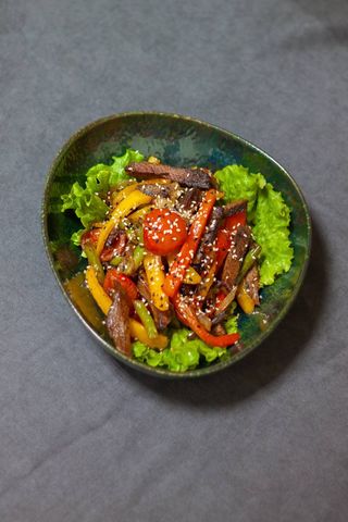 Салат Теплий з телятиною (300г)