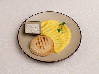 Котлеты куриные с грибным соусом 