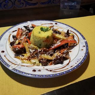 Degetele din Mușchiuleț porc cu legume fripte în Wok