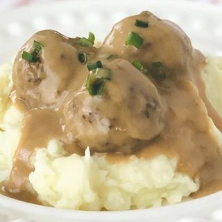 Chiftele (3buc.), sos de smantana si ciuperci si piure de cartofi