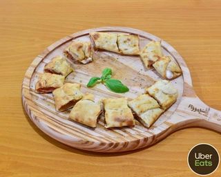 Pão com Chouriço, Queijo e Azeitonas