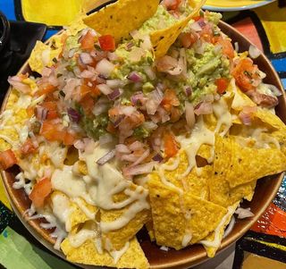 Nachos con guacamole