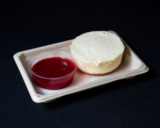 Pastel de Queso con Coulis de frutos del bosque 