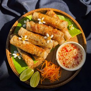 Chả giò tôm thịt 2 pezzi (involtini fritti di gamberi è suini)
