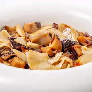 251. Funghi e bambu