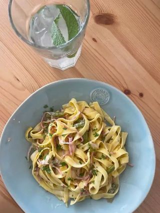 Tagliatelle de Alho Francês, Bacon e Espargos