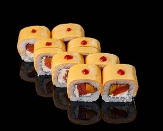 Сирний рол з копченим лососем