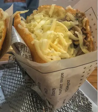 Arepa De Pollo Y Queso Gouda