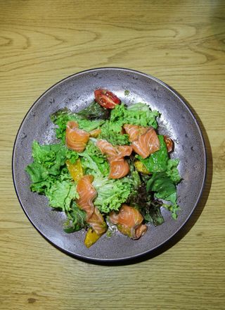 Салат з лососем та апельсином