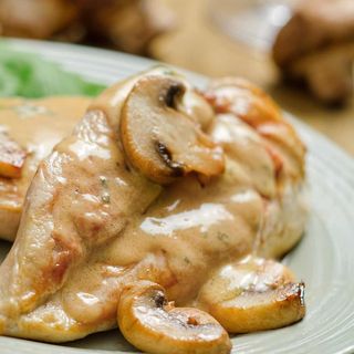 Suprême de poulet à la crème champignons