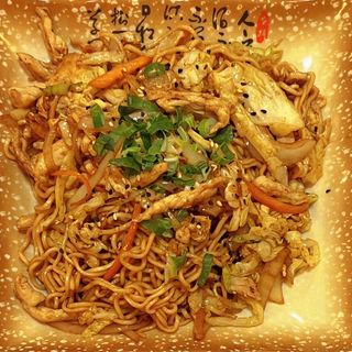 23. Yakisoba Con Pollo