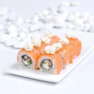 Филаделфия със змиорка (8бр 210г)