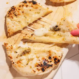 NAAN CON QUESO 