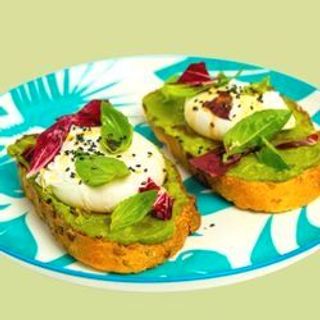 Crostone di Avocado e Uova