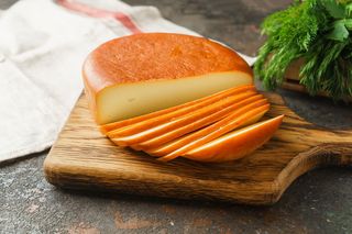 შებოლილი სულგუნი