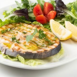 Revueltos gambas champiñones y Emperador a la plancha