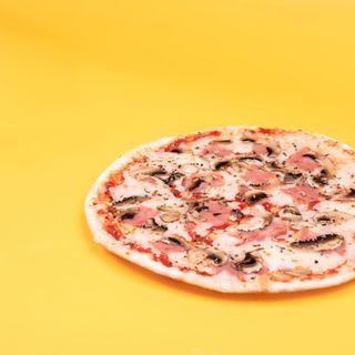 Pizza Prosciutto e Funghi