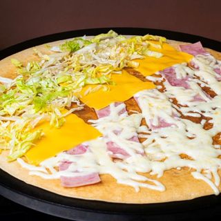 Палачинка Шунка, чедър, кашкавал и айсберг (320г)