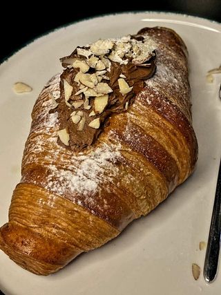 Круасан з шоколадом